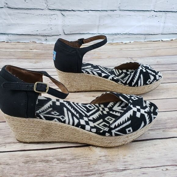Toms Shoes - Toms wedge heels black and white geometric hemp